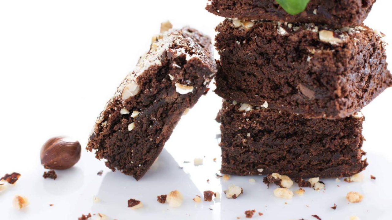 Brownies cioccolato nel Bimby: aggiungi le nocciole - Quotidianpost